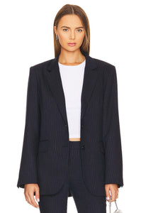 Ensemble Kathy is a professional two-piece suit for women, featuring a temperamental business jacket and a commuting pant, designed to provide superior style and comfort. Crafted from the finest materials, this suit is perfect for the modern woman on the go, combining style and function.